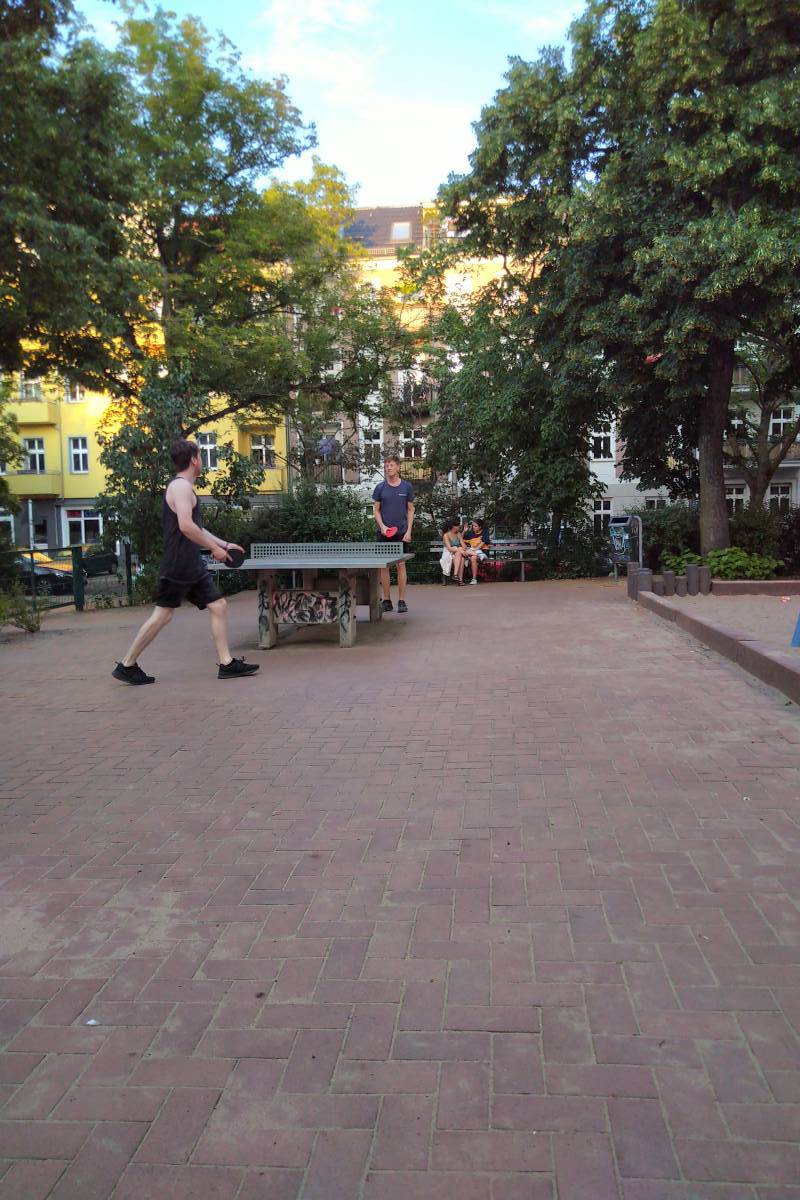 Tischtennis bei Marie-Curie-Allee 9