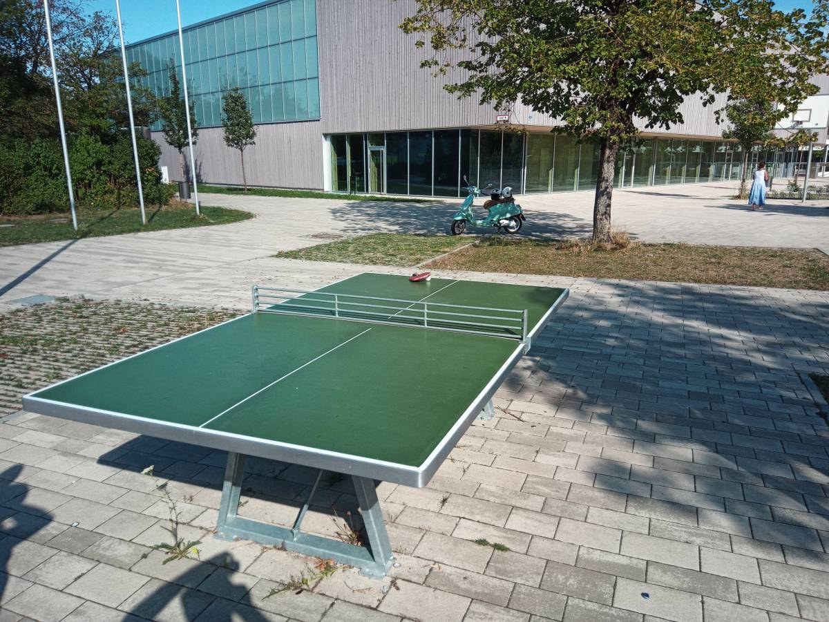Tischtennis bei Johann-Sebastian-Bach-Straße 32