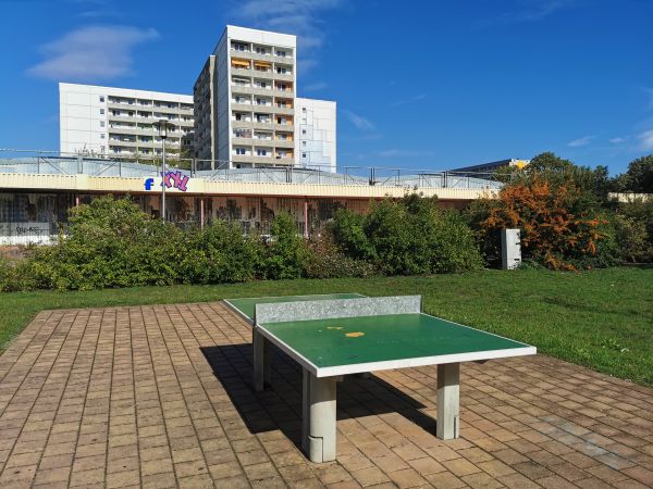 Tischtennis bei Straße des Friedens