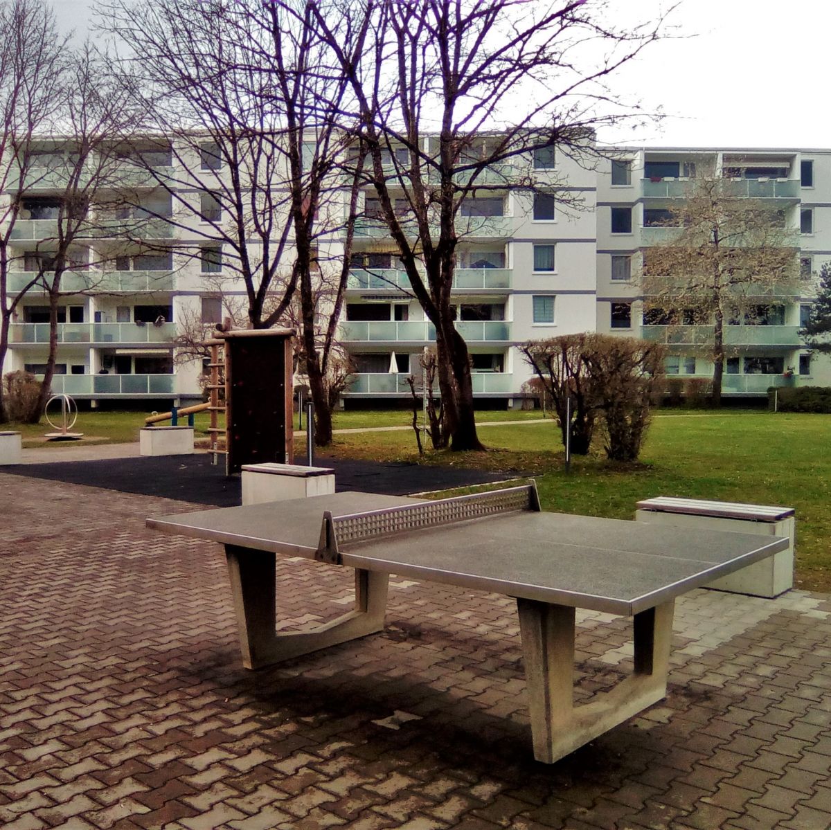Tischtennis bei Zöllerstraße 1