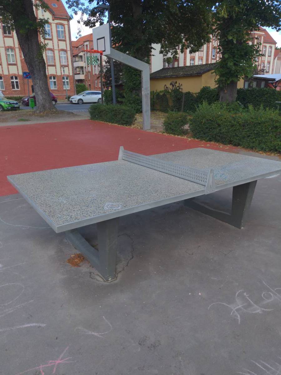 Tischtennis bei Karl-Marx-Straße 92