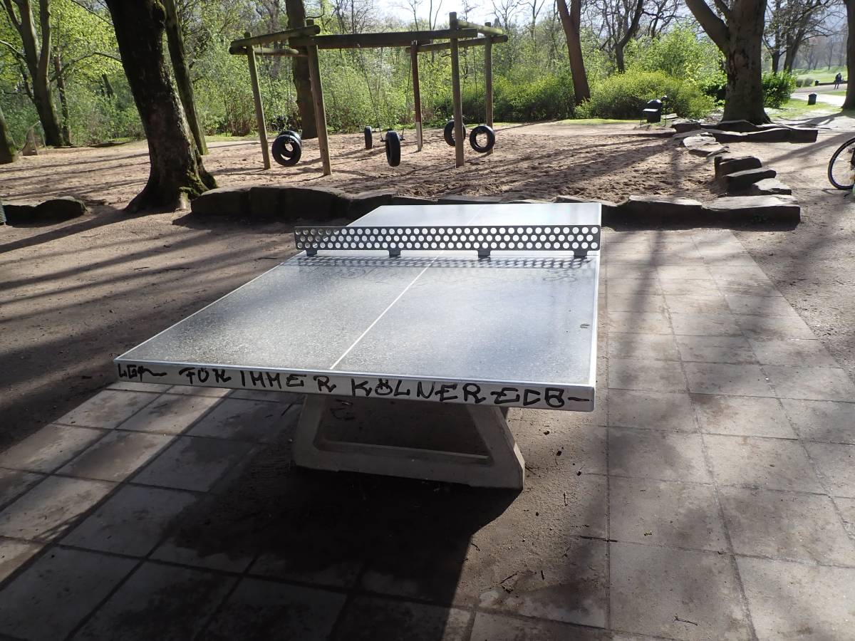 Tischtennis bei Neuenhöfer Allee 76