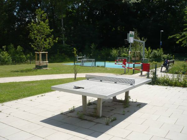 Tischtennis bei Tischtennisplatte #11155
