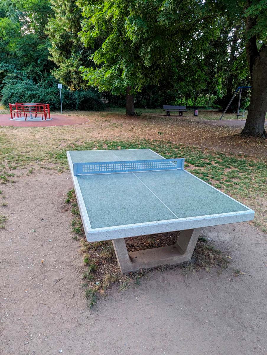 Tischtennis bei Konrad-Adenauer-Straße 19