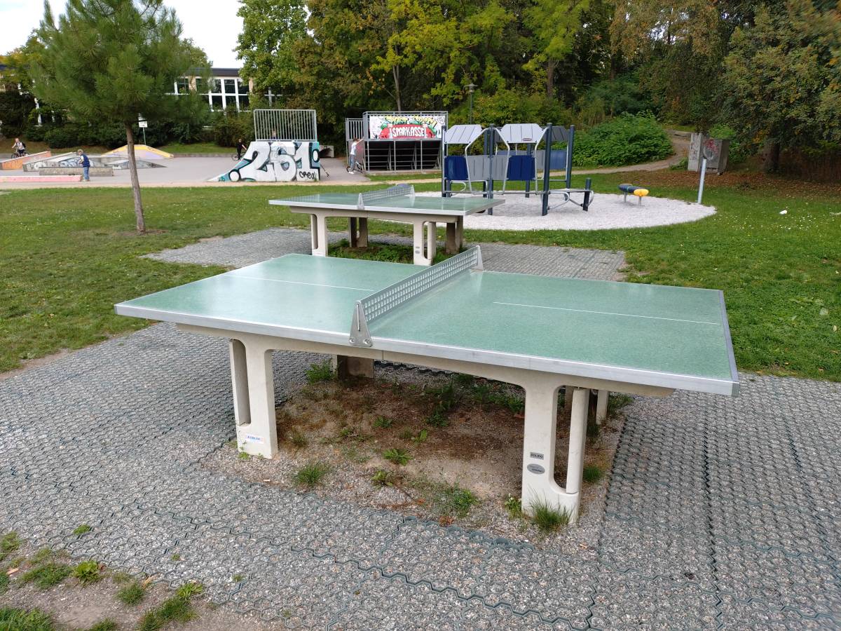 Tischtennis bei Teichpromenade
