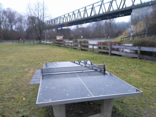 Tischtennis bei Sinzinger Eisenbahnbrücke