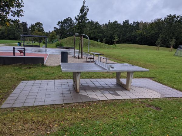 Tischtennis bei Hohenbrunner Straße