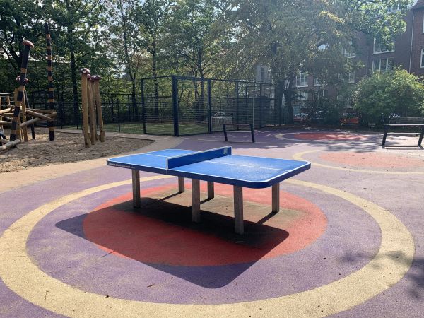 Tischtennis bei Langbehnstraße 10