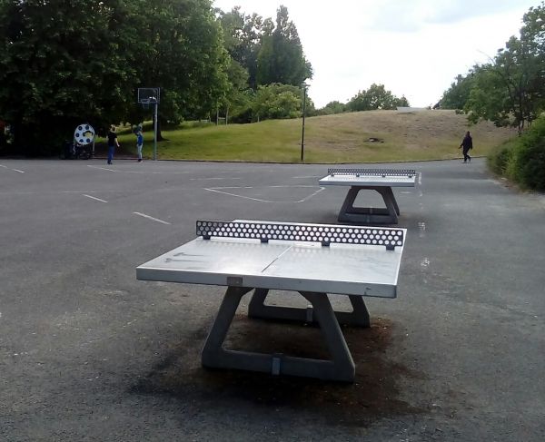Tischtennis bei Tischtennisplatte #11074