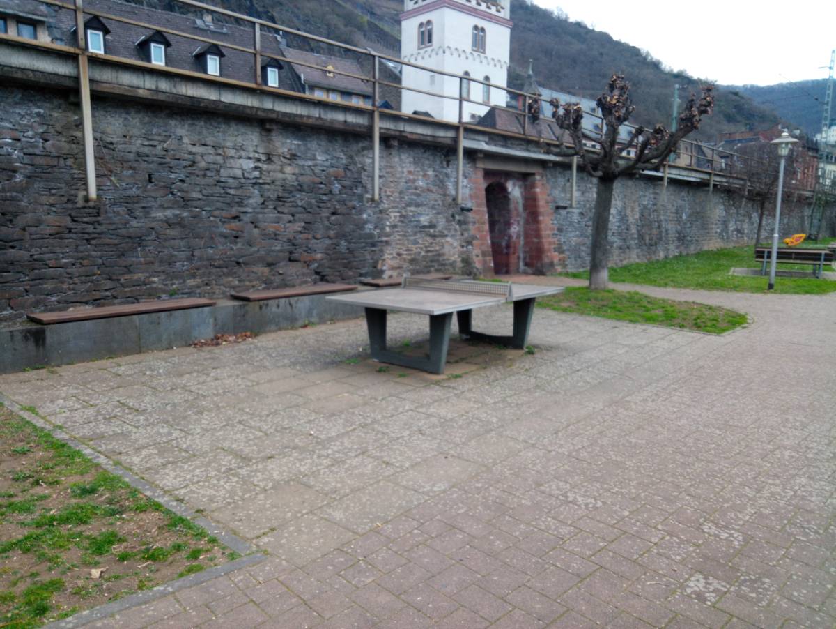 Tischtennis bei Rheinuferstraße