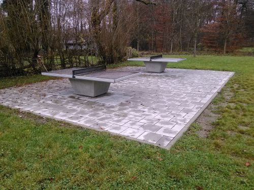 Tischtennis bei Karl-Theodor-Straße 14C