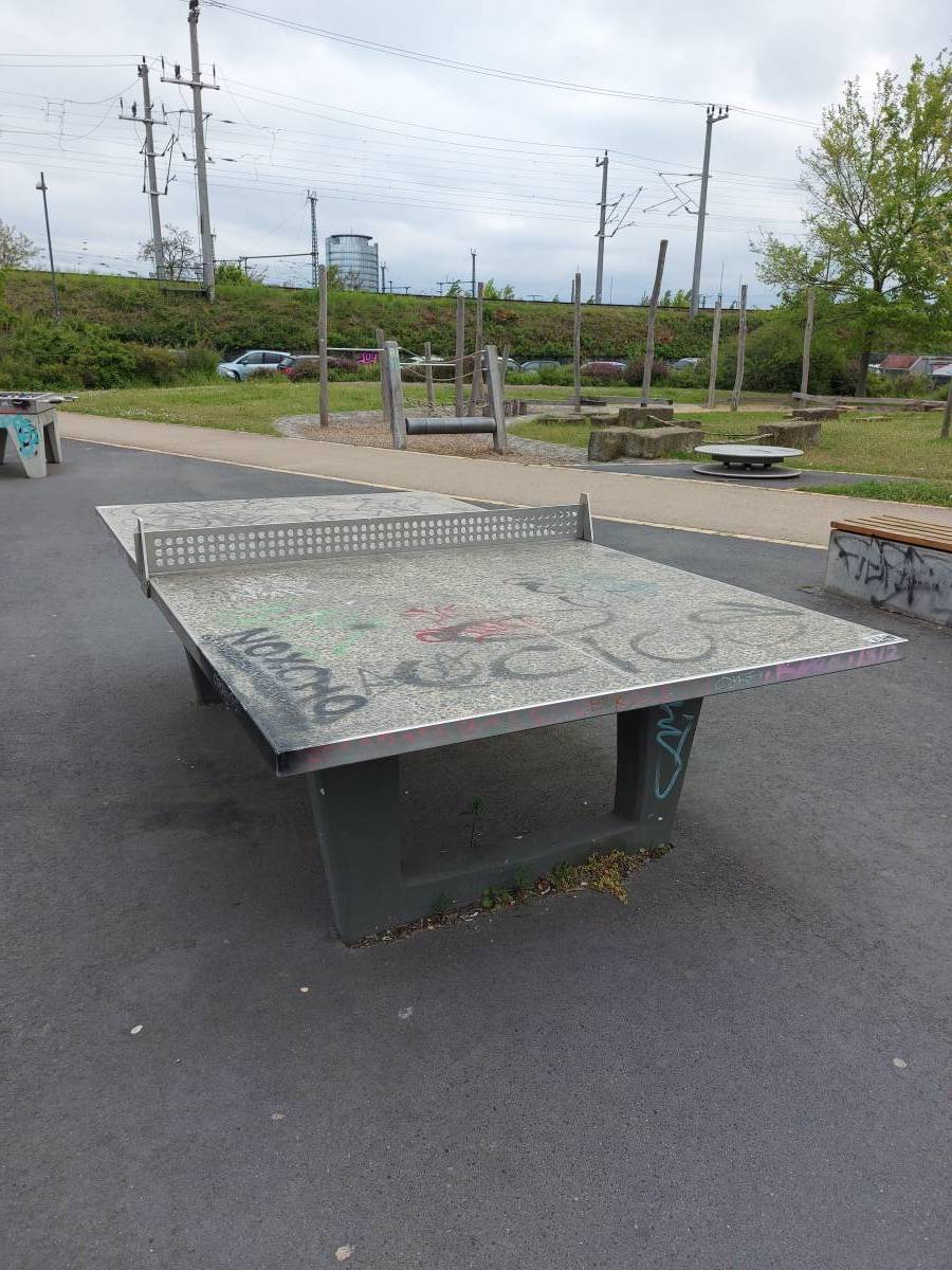 Tischtennis bei Roßthaler Straße 6