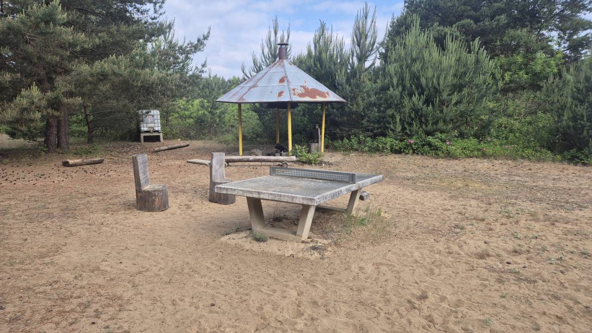 Tischtennis bei Versorgungsweg