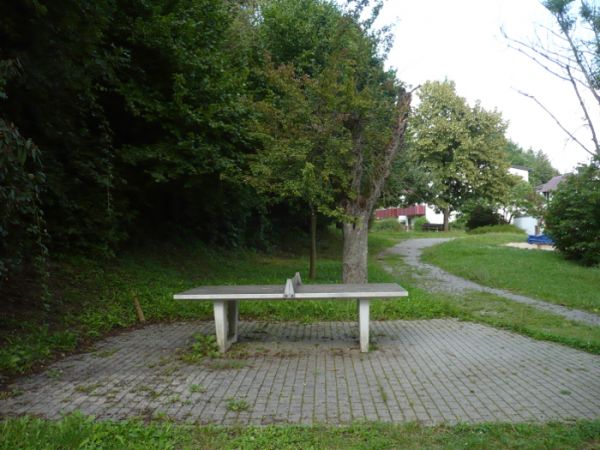 Tischtennis bei Park am Spielplatz