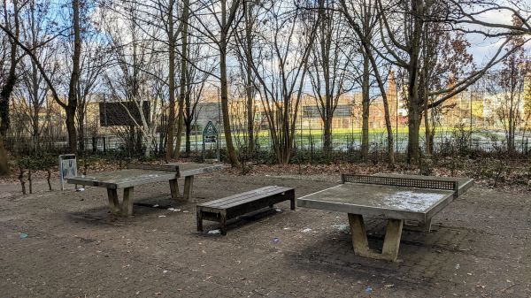 Tischtennis bei Kruckenbergstraße 48